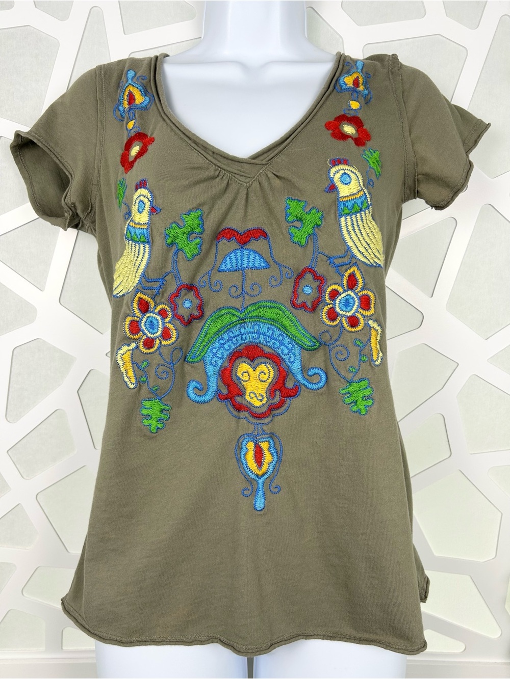 Johnny Was JWLA Papillon Butterfly Hand Embroidery Olive Green Tee T Shirt